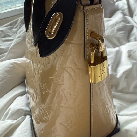 Louis Vuitton Beige Monogram Vernis Lockit PM Bag - Picture 5 of 12
